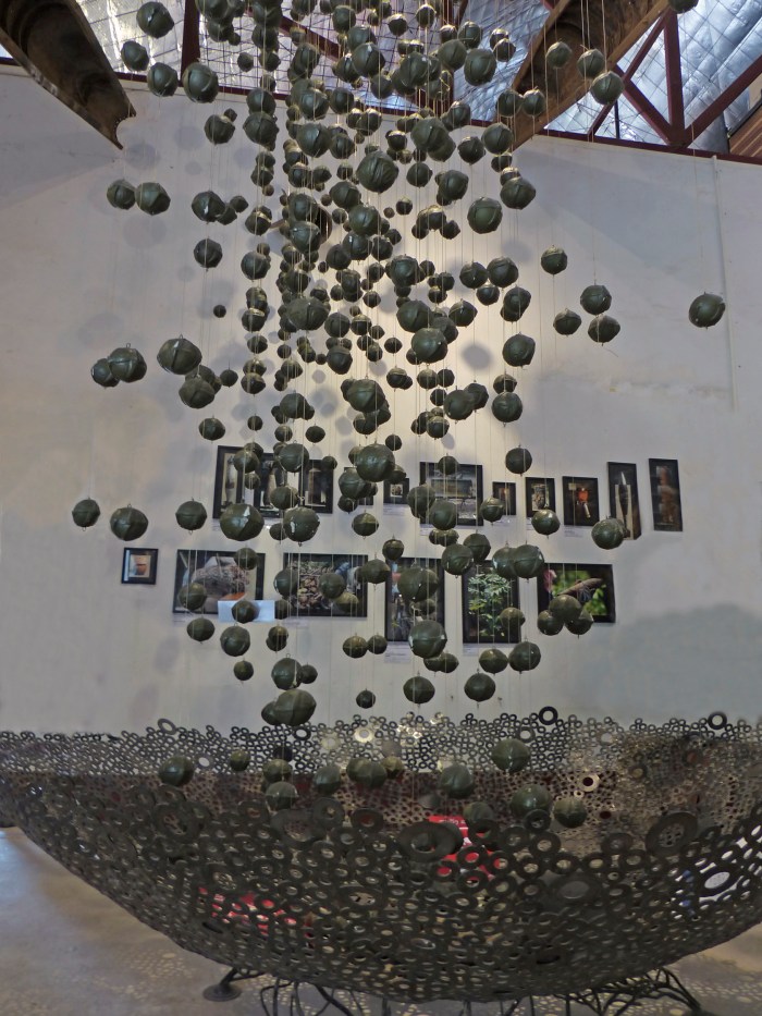 Hanging cluster bombs