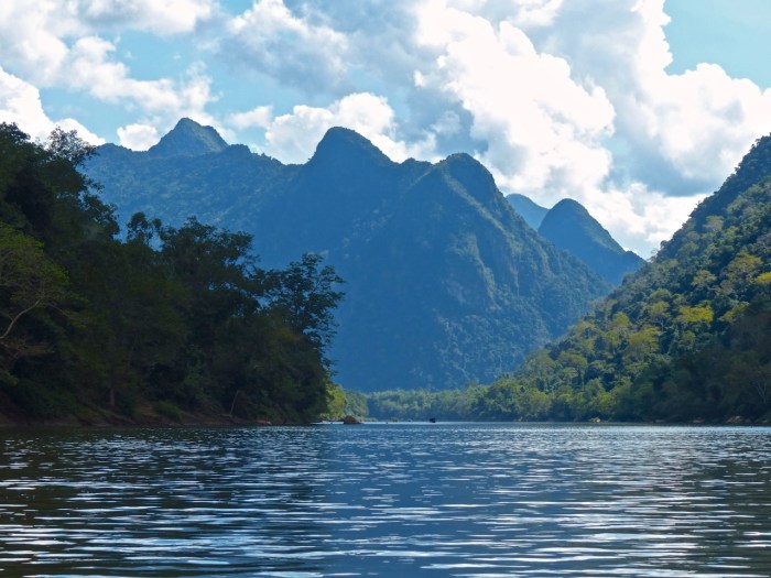 Limestone hills near Muang Noi