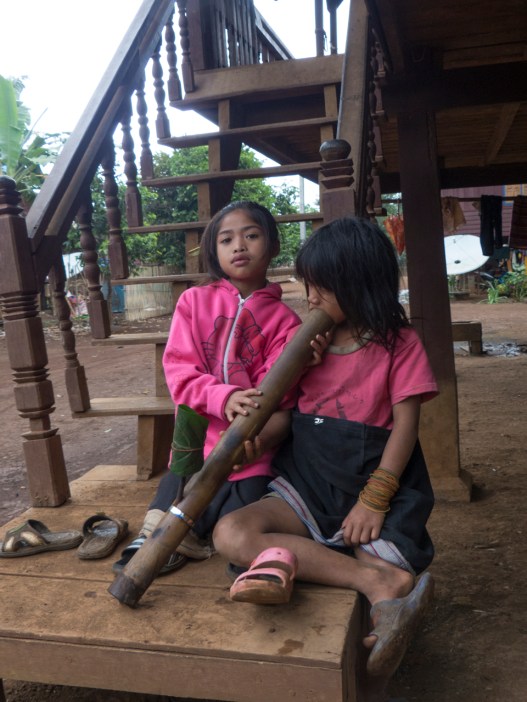 Young Katu Girls and waterpipe