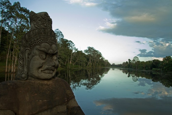 Bridge on the way to Angkor Thom